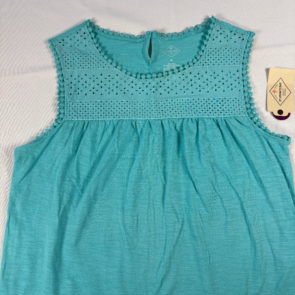 NWT St. John's Bay Aqua Eyelet Embroidered Yoke Tanktop. Size Medium. MSRP $27